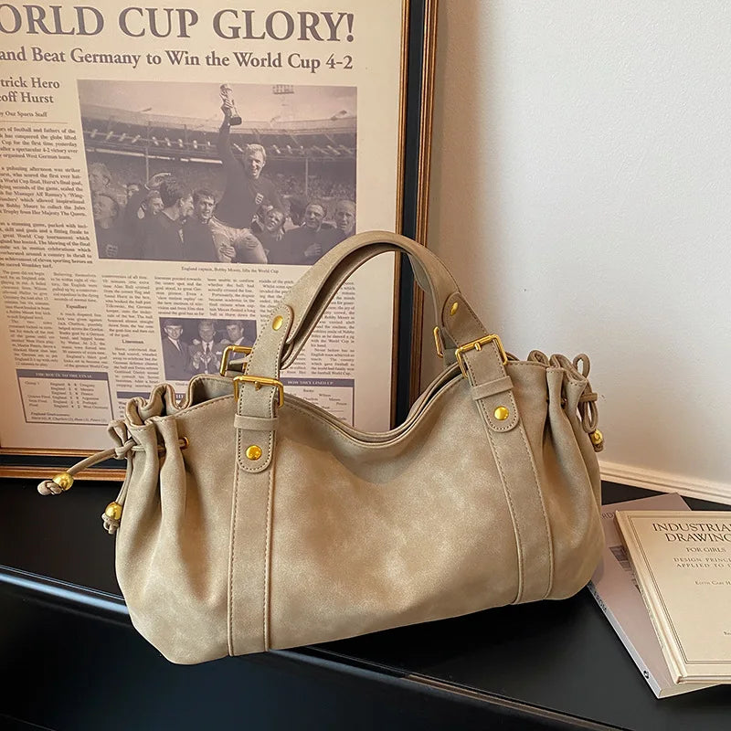 Kiara - Suede bowling bag