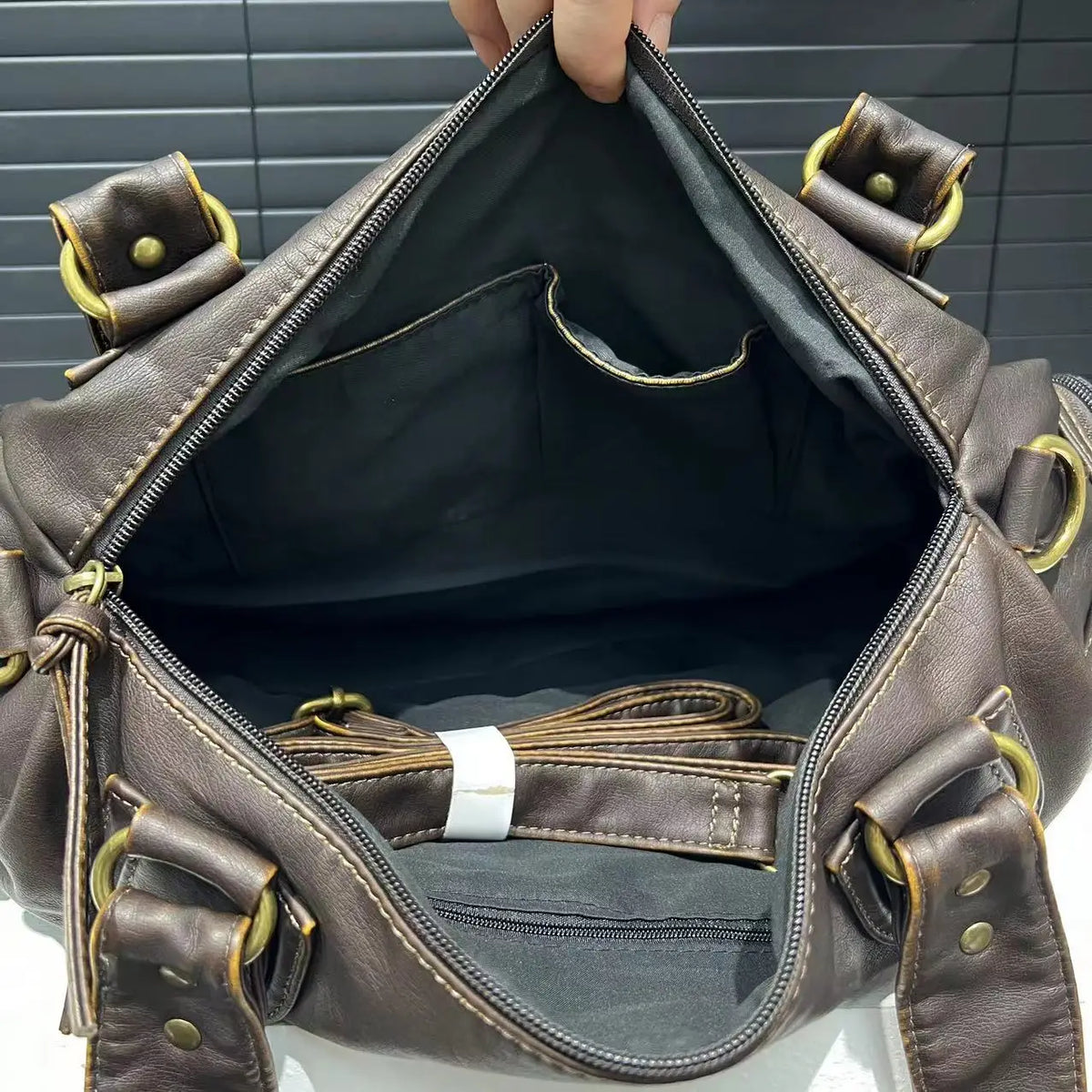 Inès – Crossbody Multi Pocket Bag