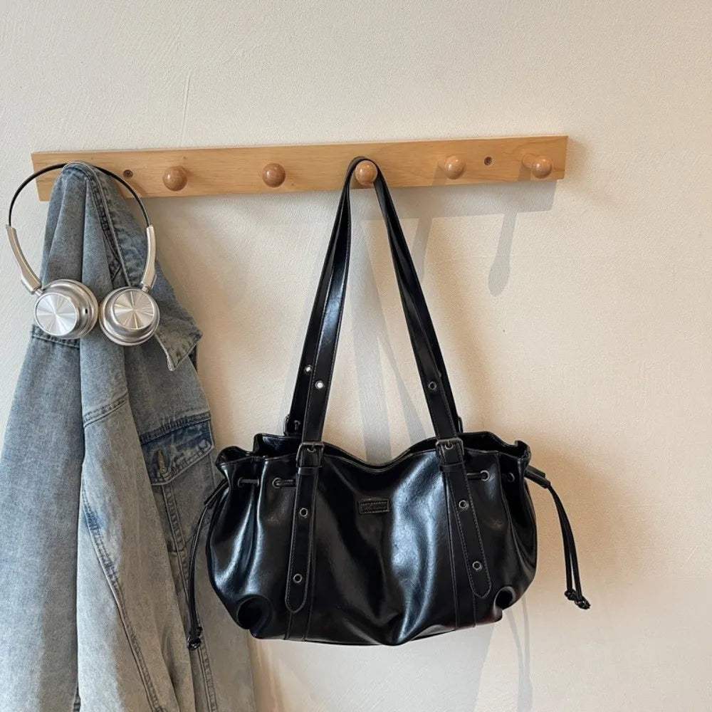 Sam – Spacious Shoulder Bag