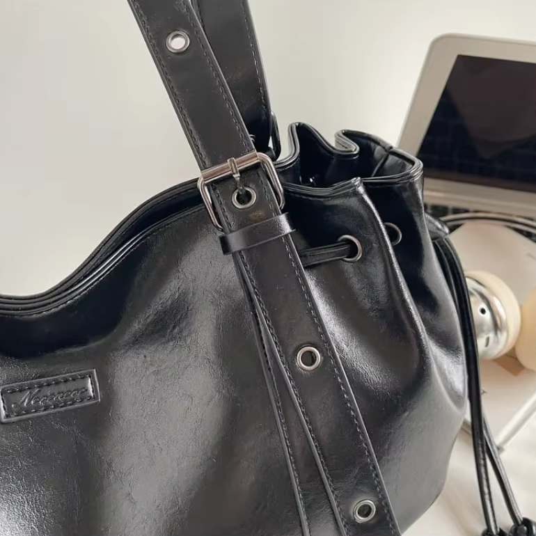 Sam – Spacious Shoulder Bag