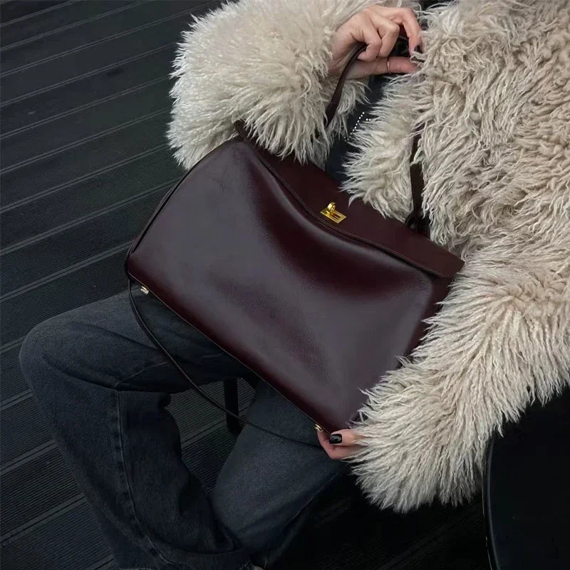 Sienna - Turn lock shoulder bag