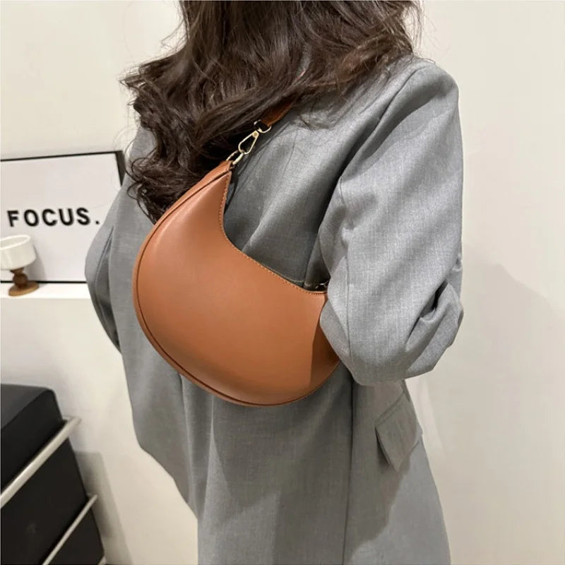 Julia - Half moon bag
