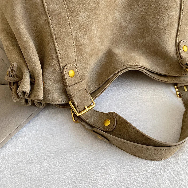 Kiara - Suede bowling bag