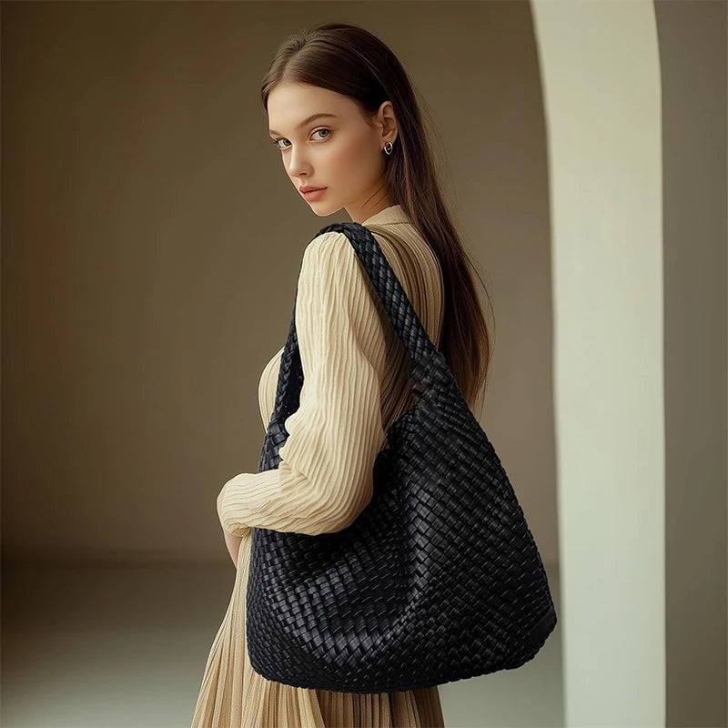 Louane - Woven hobo bag