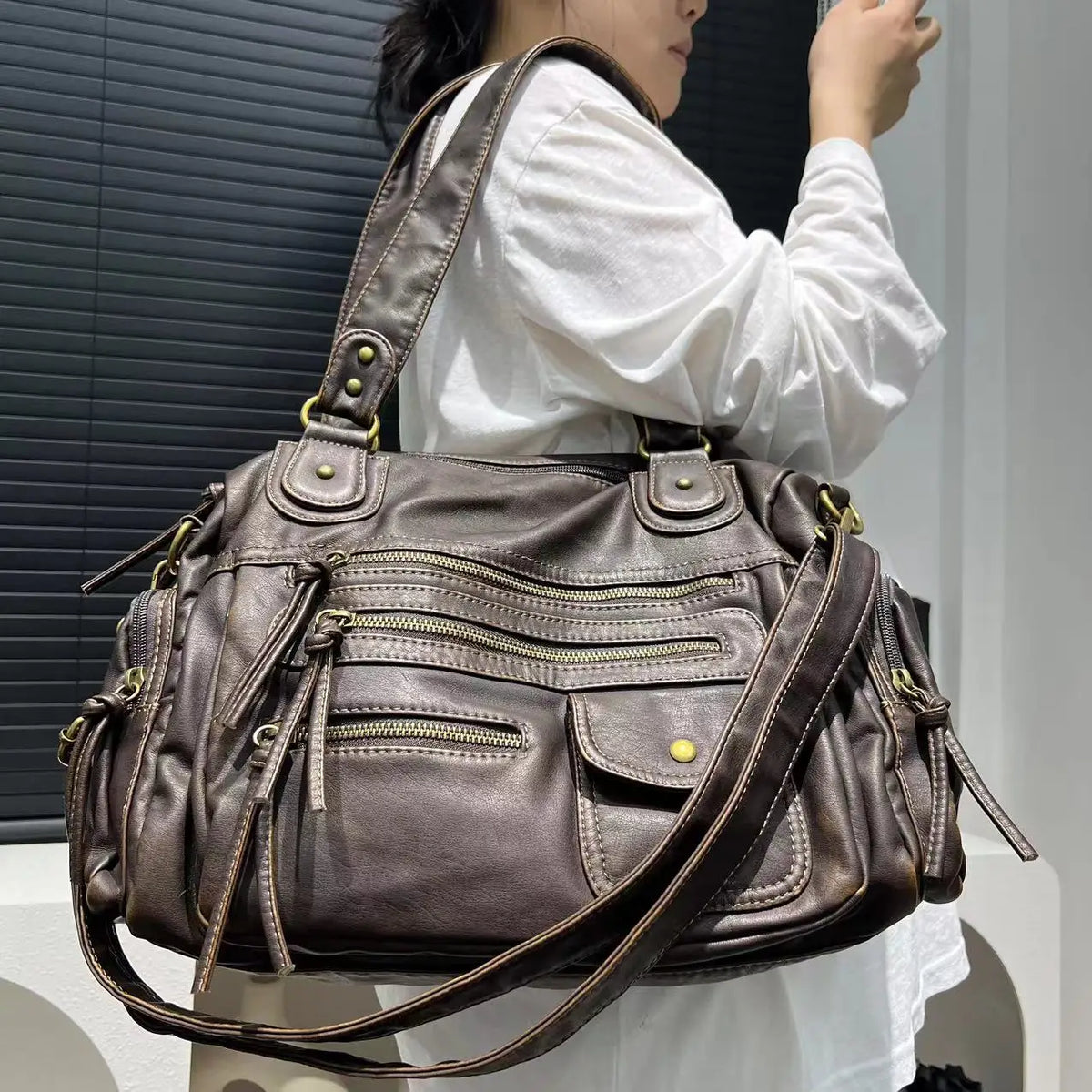 Inès – Crossbody Multi Pocket Bag