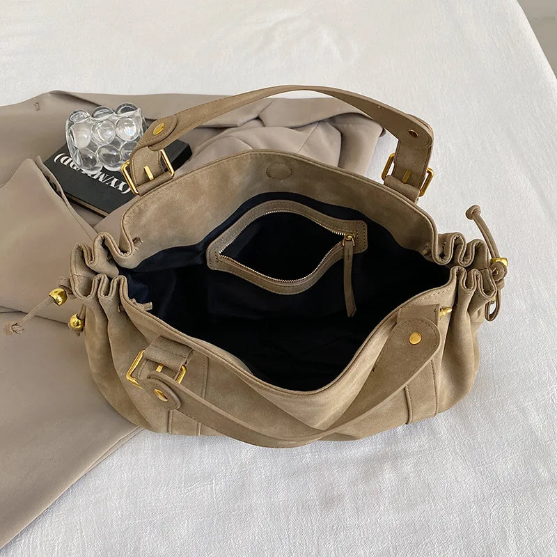 Kiara - Suede bowling bag