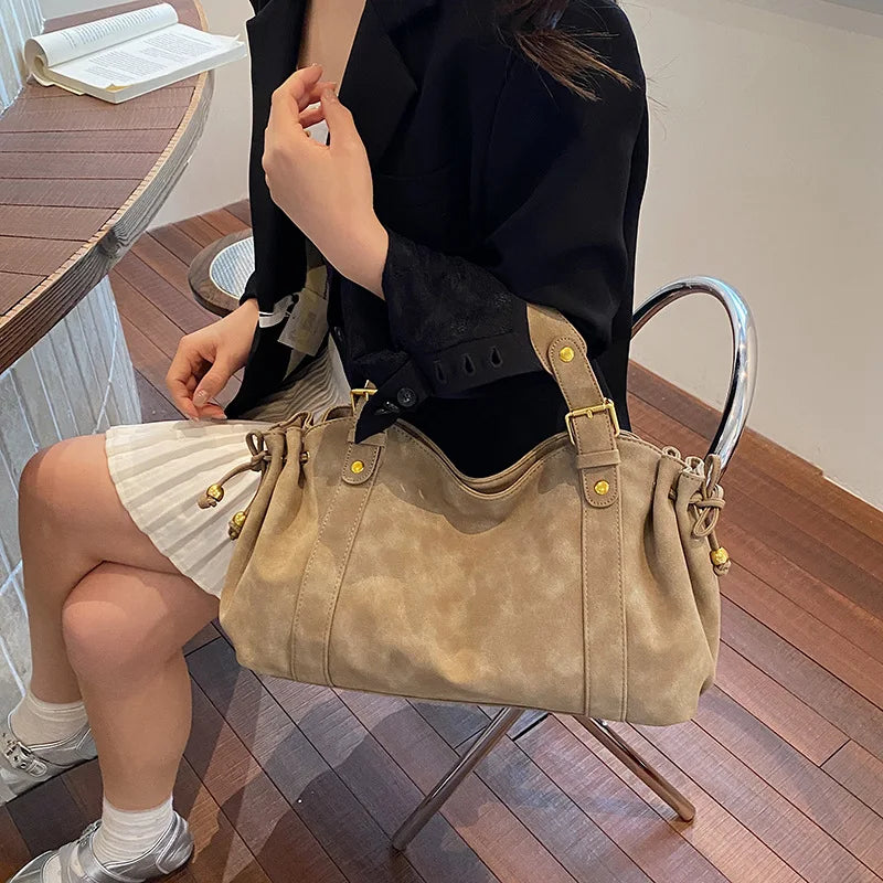 Kiara - Suede bowling bag