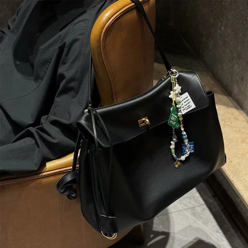 Sienna - Turn lock shoulder bag