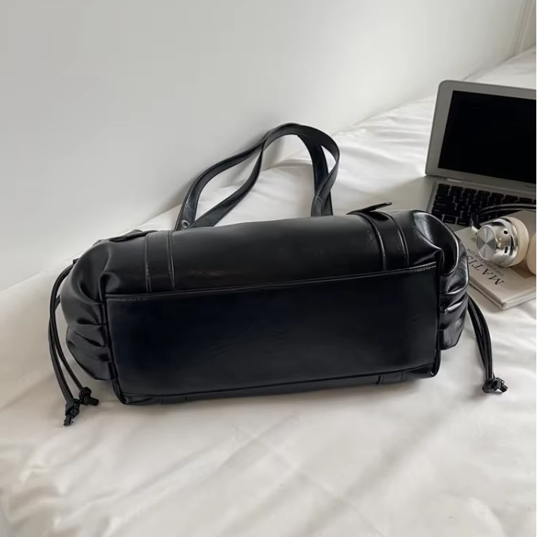 Sam – Spacious Shoulder Bag